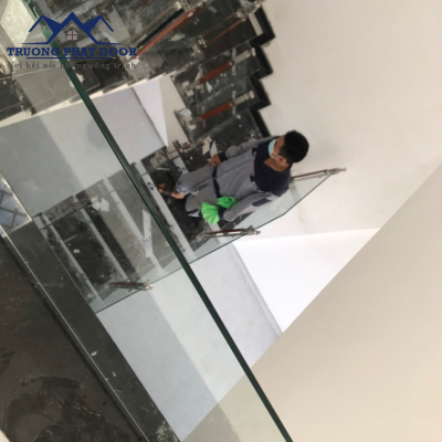 Lan can kính cường lực 01