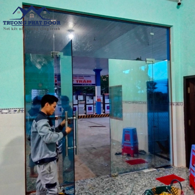 Cửa kính cường lực  02