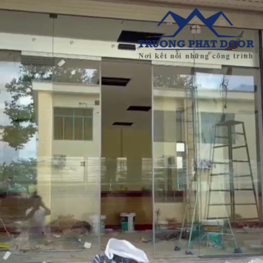 Thi công cửa kính đóng mở tự động đồng xoài