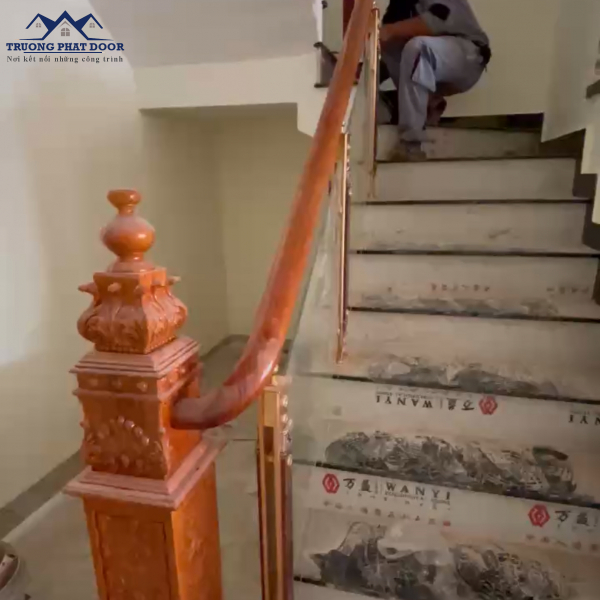 Cầu thang kính cường lực 10mm