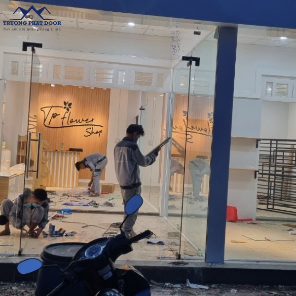 Cửa kính cường lực  01