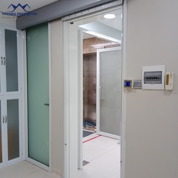 Cửa kính đóng mở tự động